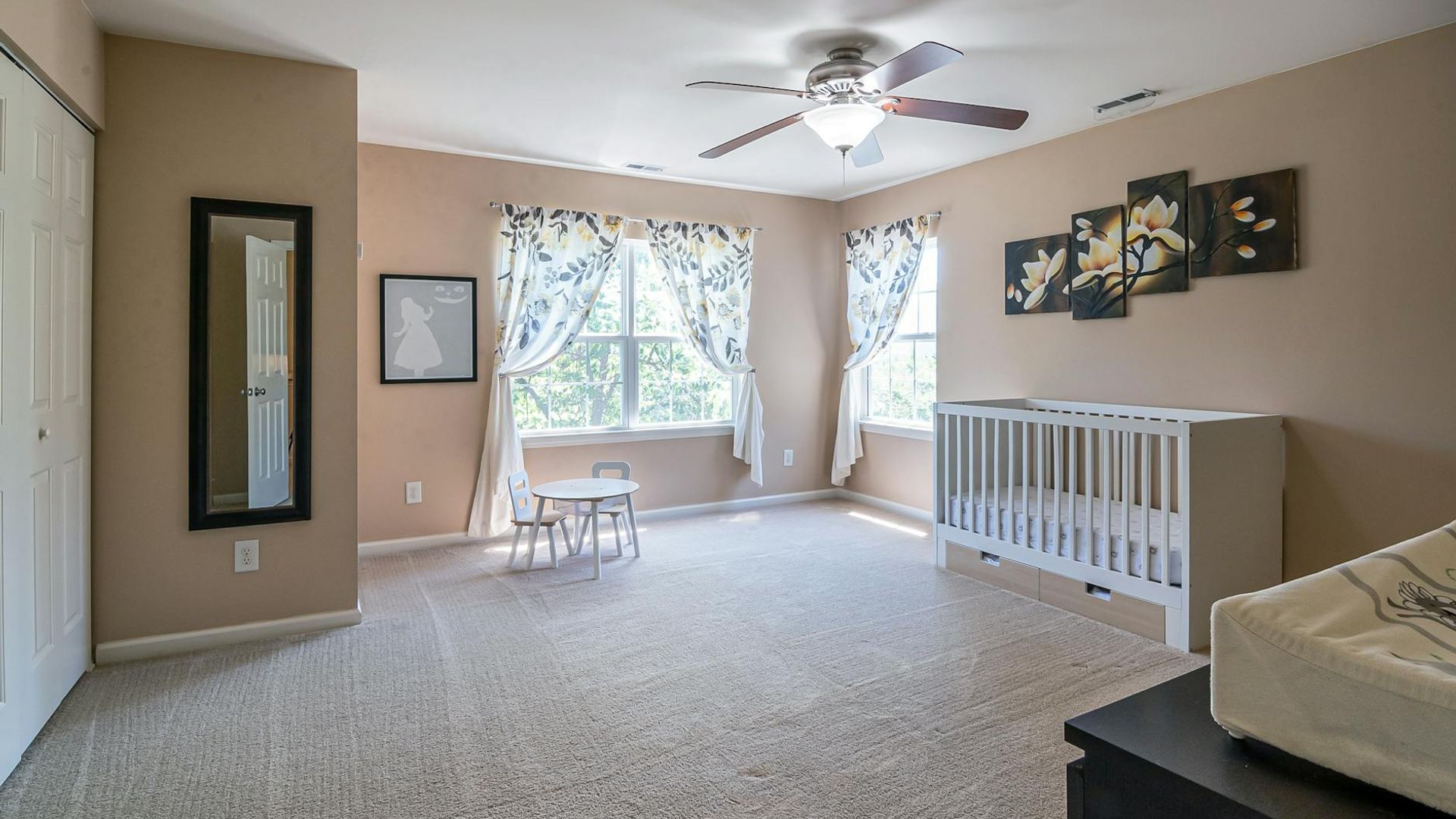 Calm and spacious room with soft light for practice.